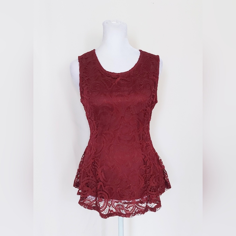 Scobe Sleeveless Lace Peplum Top Size Medium Maroon Red